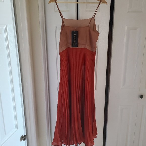 NWT Pleated Dress - Picture 5 of 5